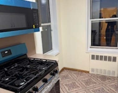 759 East 10th Street - Photo Thumbnail 10