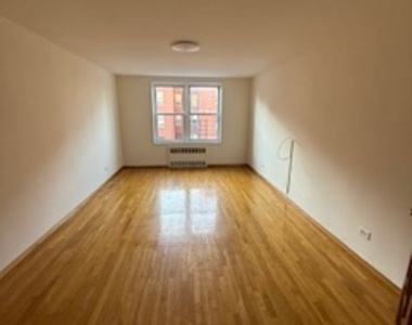 759 East 10th Street - Photo Thumbnail 3