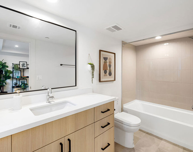 222 N Coronado Street - Photo Thumbnail 5