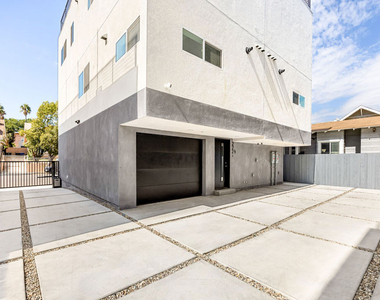 222 N Coronado Street - Photo Thumbnail 15