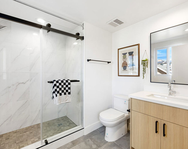 222 N Coronado Street - Photo Thumbnail 9