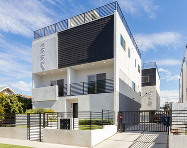 222 N Coronado Street - Photo Thumbnail 17