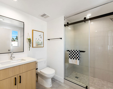 222 N Coronado Street - Photo Thumbnail 7
