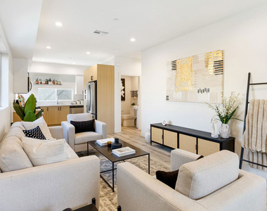 222 N Coronado Street - Photo Thumbnail 2