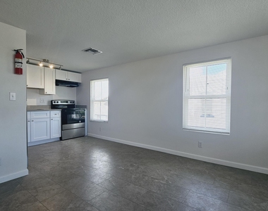 914 10th Street - Photo Thumbnail 1
