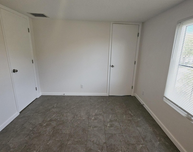 914 10th Street - Photo Thumbnail 14