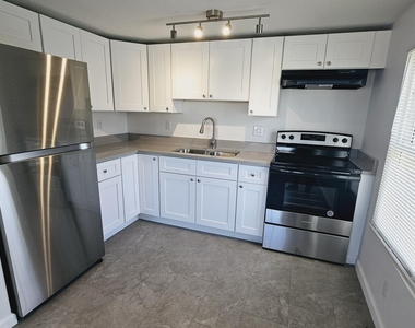 914 10th Street - Photo Thumbnail 2