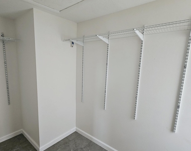914 10th Street - Photo Thumbnail 8