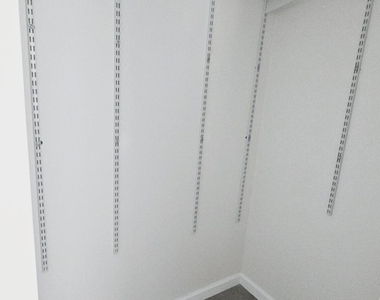 914 10th Street - Photo Thumbnail 5