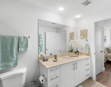 550 Okeechobee Boulevard - Photo Thumbnail 13