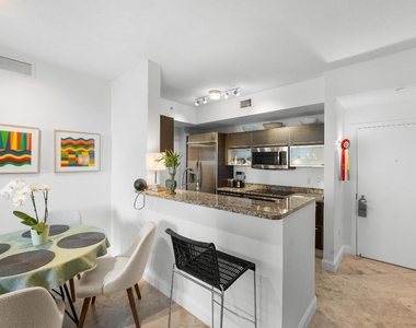 550 Okeechobee Boulevard - Photo Thumbnail 2