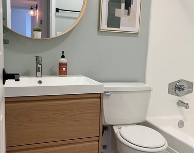 5914 Lago Vista Way - Photo Thumbnail 14
