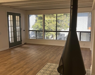 5914 Lago Vista Way - Photo Thumbnail 1