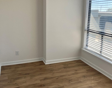 5914 Lago Vista Way - Photo Thumbnail 12