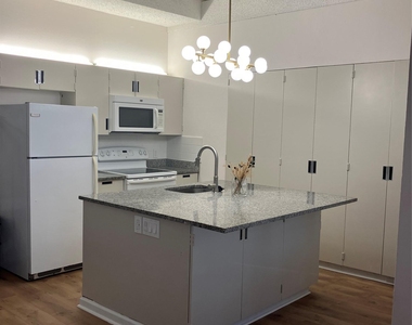 5914 Lago Vista Way - Photo Thumbnail 5
