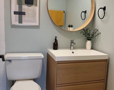5914 Lago Vista Way - Photo Thumbnail 8