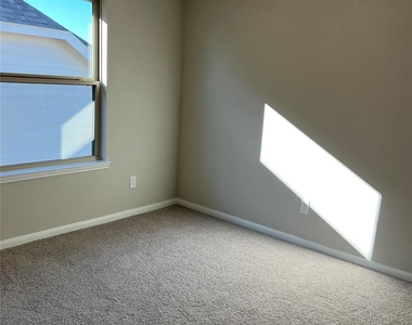 5722 Westrick Lane - Photo Thumbnail 7