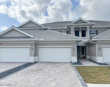 207 Indies Dr E - Photo Thumbnail 4