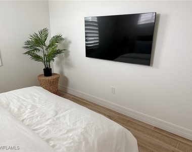 207 Indies Dr E - Photo Thumbnail 15