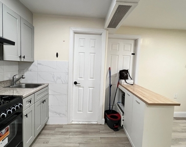 798 Miller Avenue - Photo Thumbnail 2