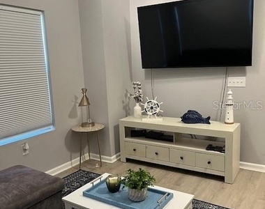 10764 70th Avenue - Photo Thumbnail 5