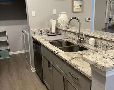 10764 70th Avenue - Photo Thumbnail 14