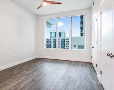 415 E Pine Street - Photo Thumbnail 25