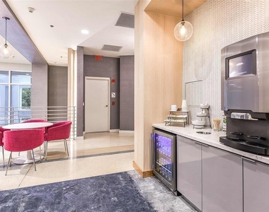 415 E Pine Street - Photo Thumbnail 21
