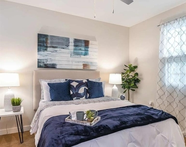 415 E Pine Street - Photo Thumbnail 26
