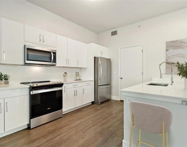 415 E Pine Street - Photo Thumbnail 9