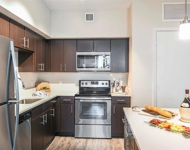 415 E Pine Street - Photo Thumbnail 8