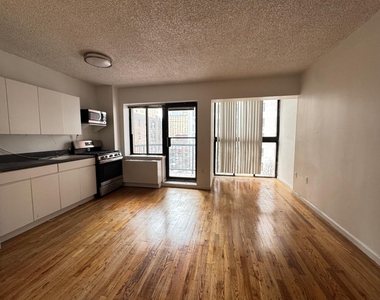 343 West 51st Street - Photo Thumbnail 2