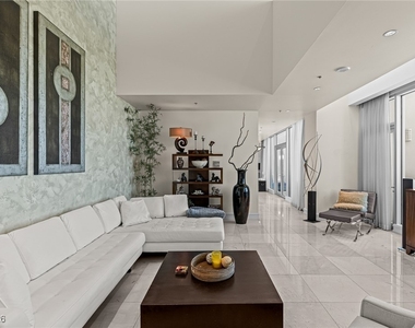 2700 Las Vegas Boulevard - Photo Thumbnail 5