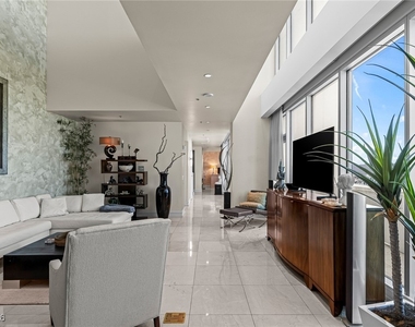 2700 Las Vegas Boulevard - Photo Thumbnail 4