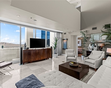 2700 Las Vegas Boulevard - Photo Thumbnail 2