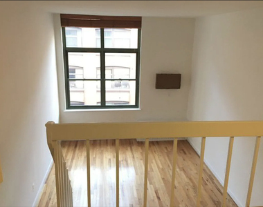 210 East 22nd Street - Photo Thumbnail 2