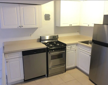 210 East 22nd Street - Photo Thumbnail 3