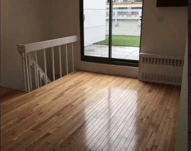 210 East 22nd Street - Photo Thumbnail 4
