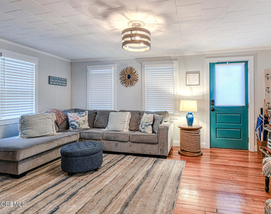 86 Franklin Avenue - Photo Thumbnail 10