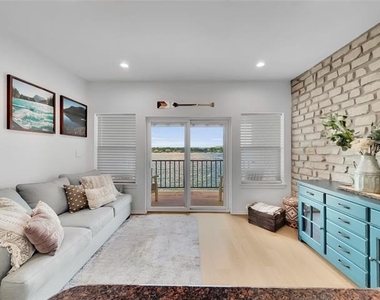 401 E Pearl Street - Photo Thumbnail 1