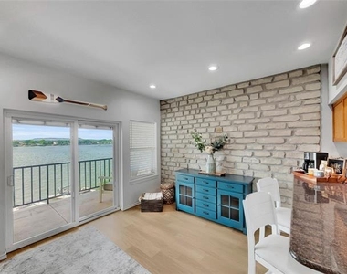 401 E Pearl Street - Photo Thumbnail 13