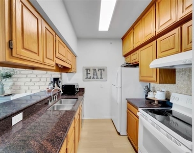 401 E Pearl Street - Photo Thumbnail 5