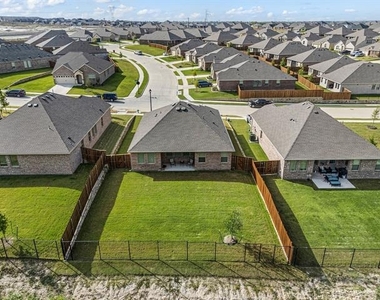 3200 Willow Terrace Lane - Photo Thumbnail 38
