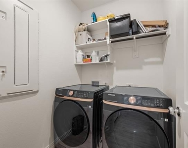 3200 Willow Terrace Lane - Photo Thumbnail 30
