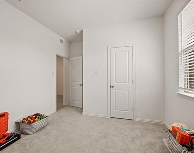 3200 Willow Terrace Lane - Photo Thumbnail 25