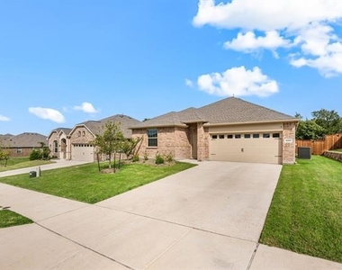 3200 Willow Terrace Lane - Photo Thumbnail 2