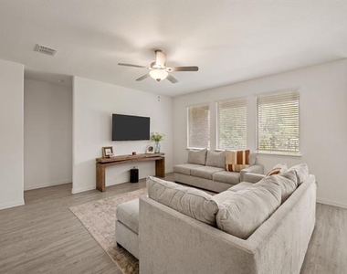 3200 Willow Terrace Lane - Photo Thumbnail 7