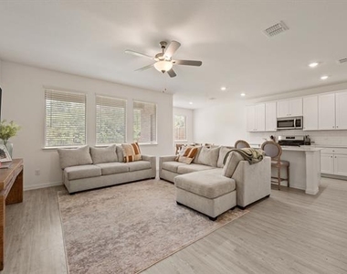 3200 Willow Terrace Lane - Photo Thumbnail 5
