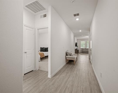 3200 Willow Terrace Lane - Photo Thumbnail 4