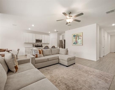 3200 Willow Terrace Lane - Photo Thumbnail 6